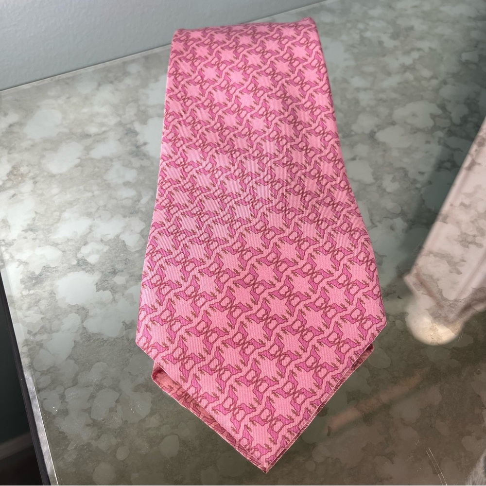 Thomas Pink 100% Silk Tie in Pink Moose Print Animals Alaska Hunting Winter